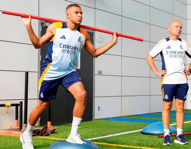 1728564686180006864.png mbappe 1.png